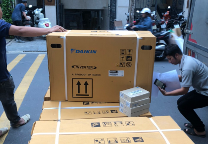 Buổi sáng cuối tuần em chào khách yêu